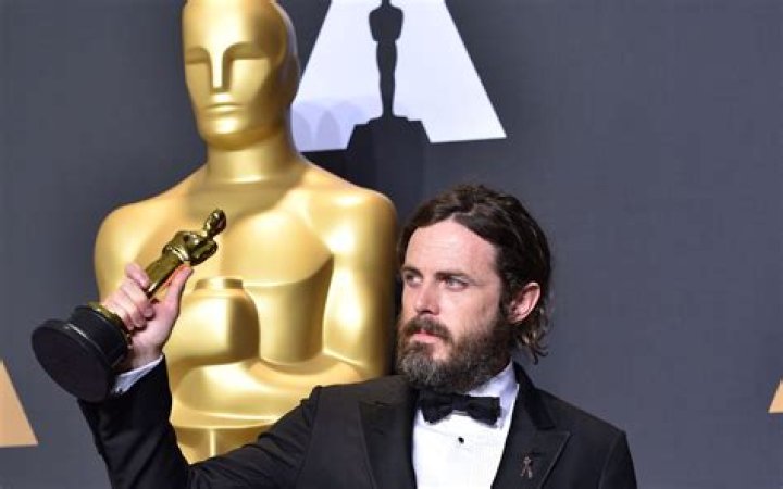 Casey Affleck Net Worth, Age, Height, Weight, Wife, Wiki, Family 2023