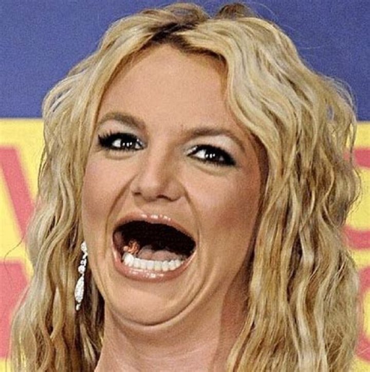 Celebrities without Teeth