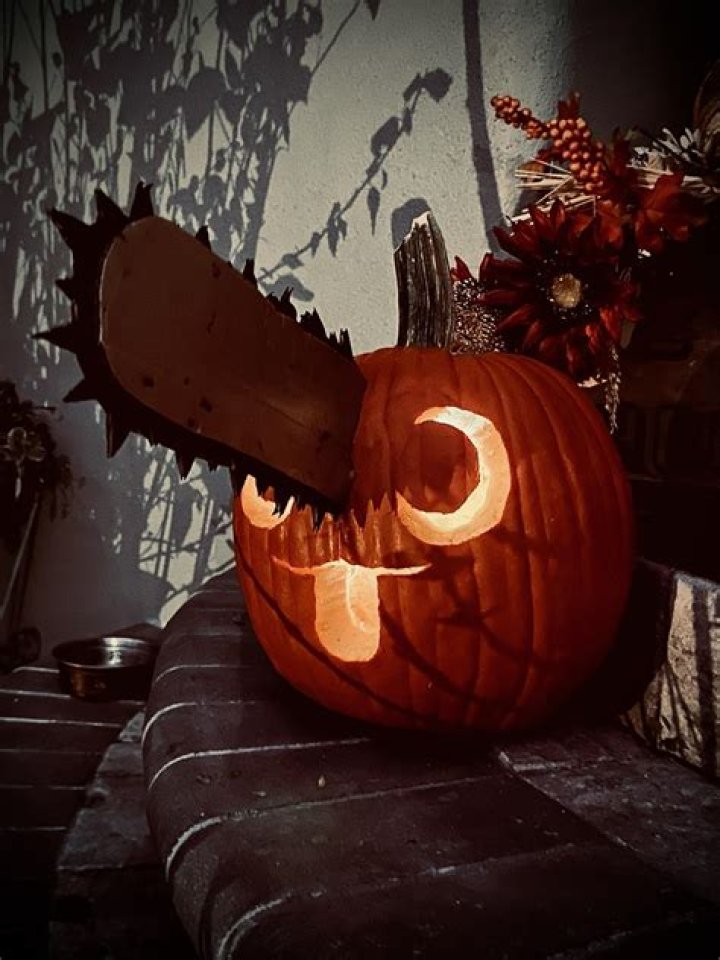 Chainsaw Man's Pochita Gets Pumpkin Carved Tribute for Halloween