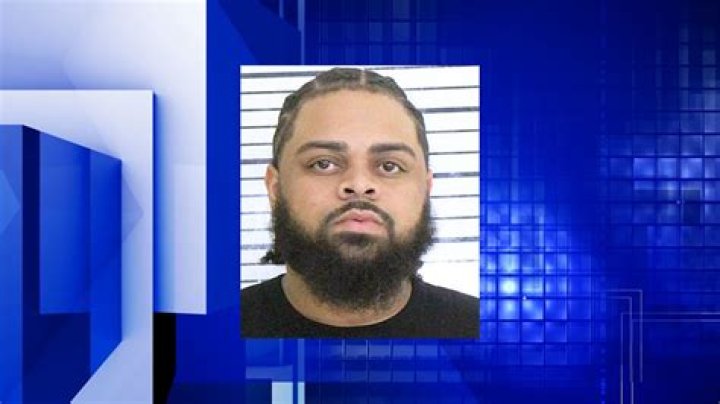 Chicago man signed fake title application for Porsche in Scott County, DOT alleges