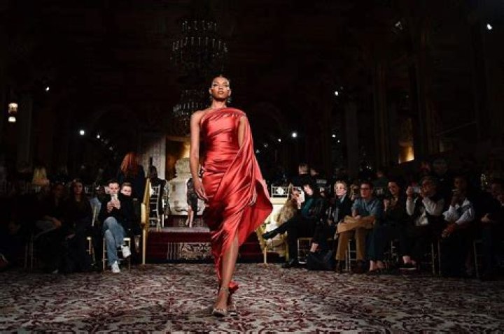 Christian Siriano rolls out a gala-worthy world in the sand for New York Fashion Week