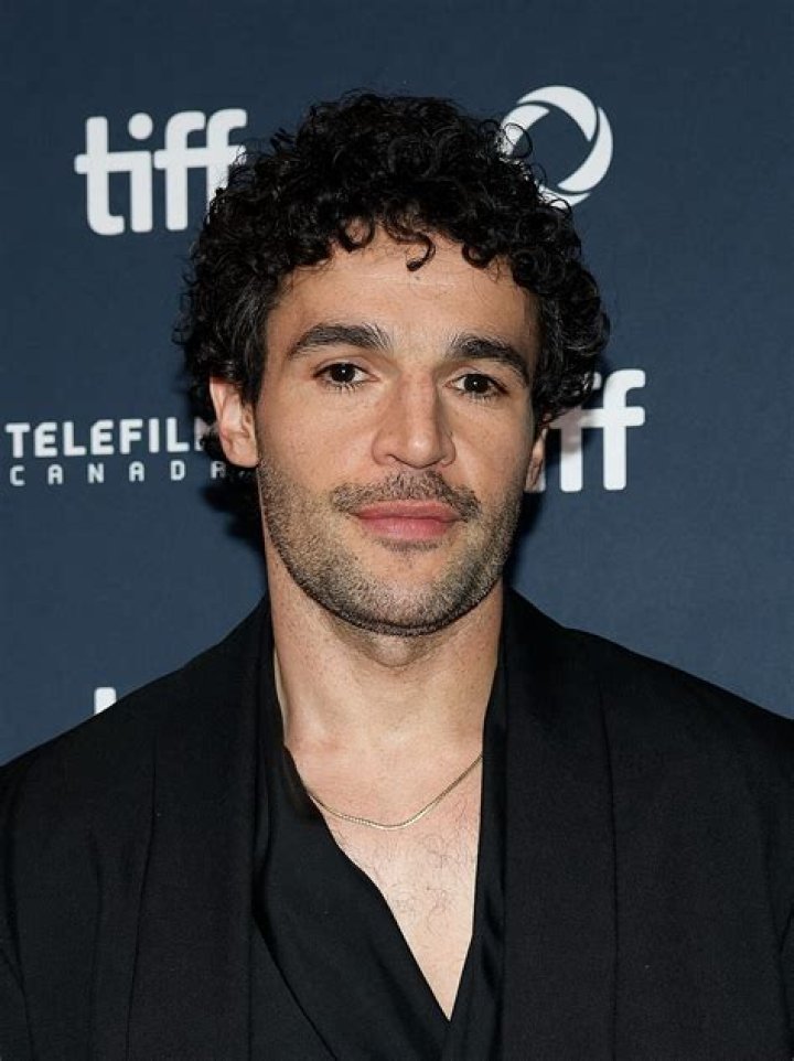 Christopher Abbott (Actor) Wiki, Biography, Age, Girlfriends, Family, Facts and More