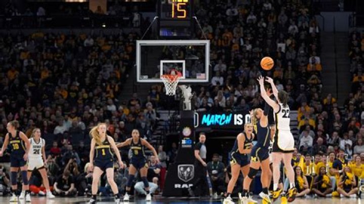 Clark puts up 28 points, 15 assists for No. 3 Iowa in 95-68 romp past Michigan in Big Ten semifinals