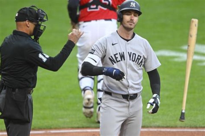Cody Bellinger is returning to the Cubs on an $80 million, 3-year contract, AP source says