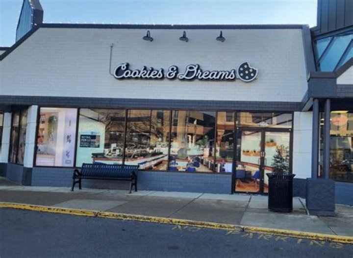 Cookies & Dreams back in downtown Davenport through holidays