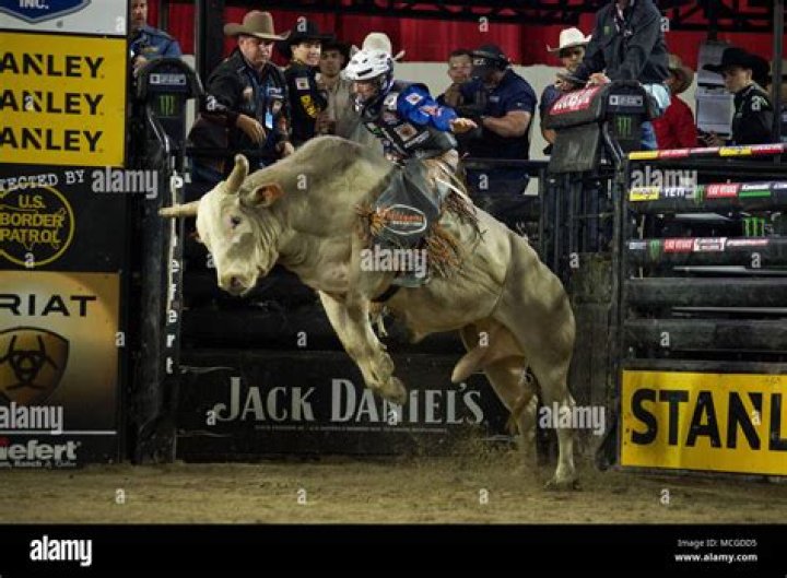 Cooper Davis (Bull Rider) Wiki, Biography, Age, Girlfriend, Family, Facts, and Many More