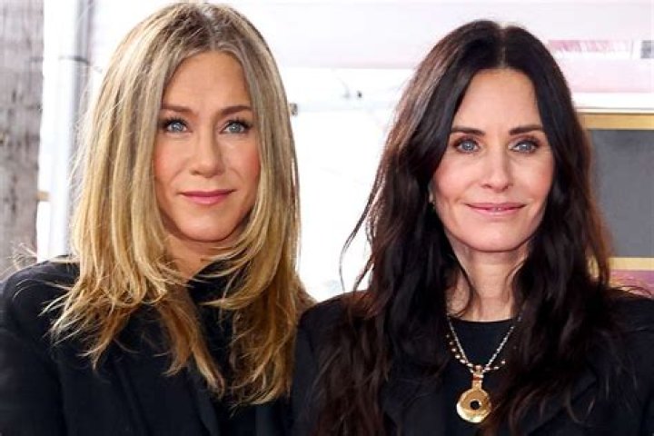 Courteney Cox reveals she has WhatsApp group with Friends pals Jennifer Aniston and Lisa Kudrow