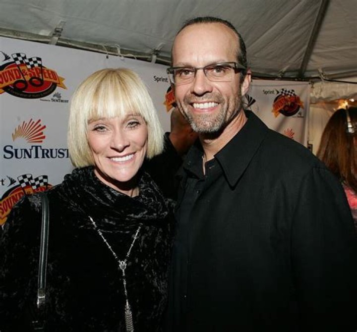 Dana York (Tom Petty Wife) Wiki, Biography, Age, Husband, Family, Facts and More