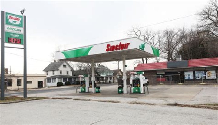 Davenport gas station sells gas for $2.38 Tuesday afternoon