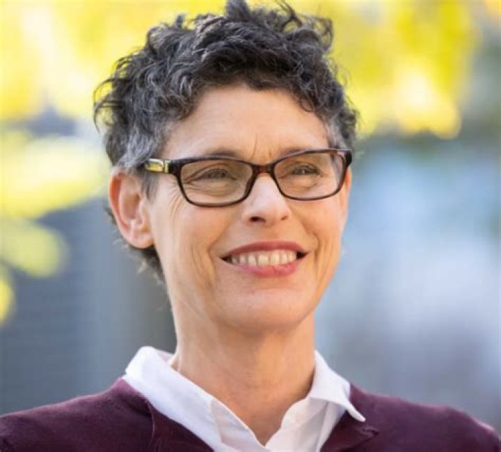 Deborah Conway’s 2023 Health Saga Revealed