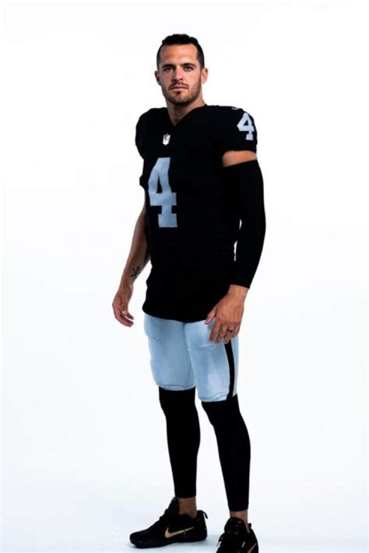 Derek Carr Bio: Wife, Kids & Contracts [2024 Update]