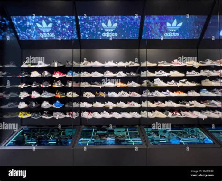 Desiigner Takes Over a Sneaker Store for Mannequin Challenge