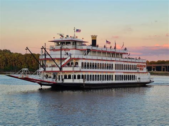 Destination Illinois: Celebration Belle river cruises
