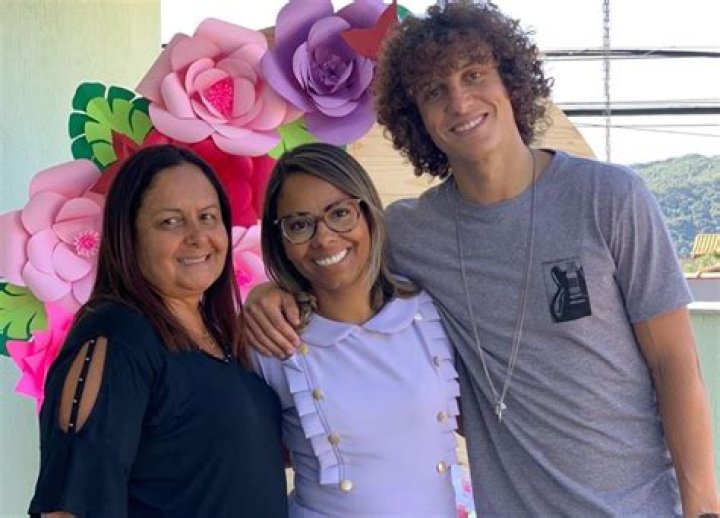 Does David Luiz Have A Brother? Meet Sister Isabelle Moreira Marinho