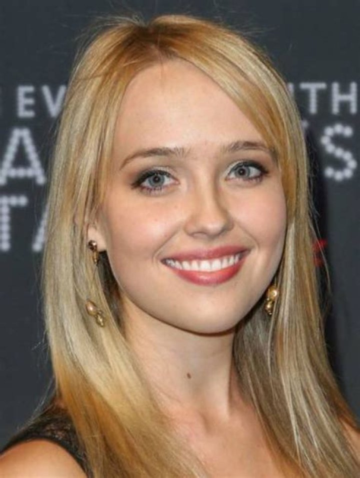 Does Siobhan Williams Have A Husband? Details About The Quarry Actres Family And Age
