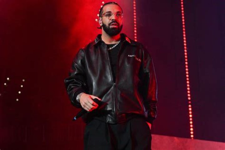 Drake Fan Who Threw 36G Bra at Rapper Shares What He DM'd Her
