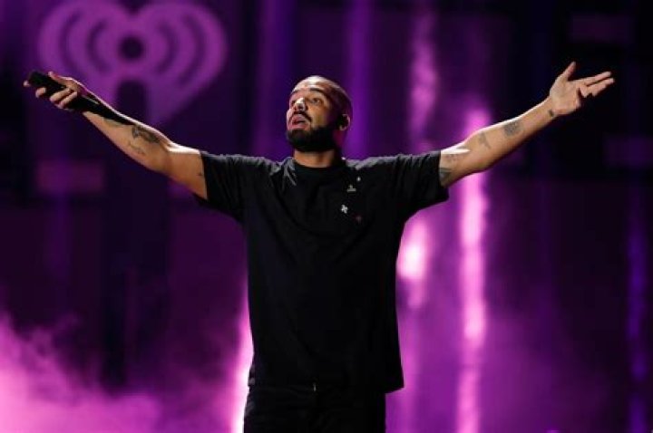 Drake Spotted Having Dinner With Porn Star Rosee Divine