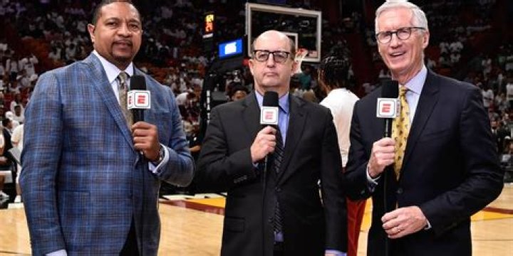 Drake Videobombs NBA Announcers at Warriors-Clippers Game