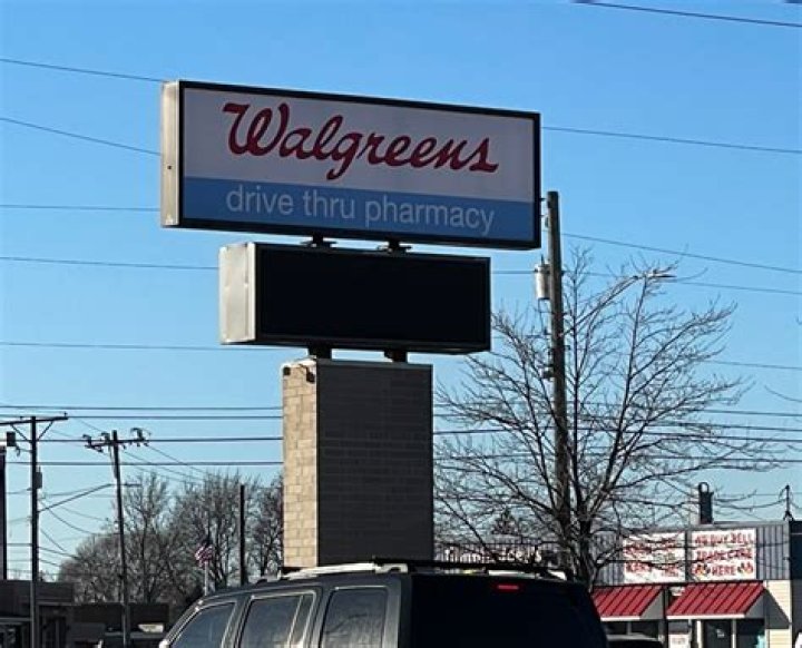 Driver who allegedly rammed squad cars at Davenport Walgreens sentenced
