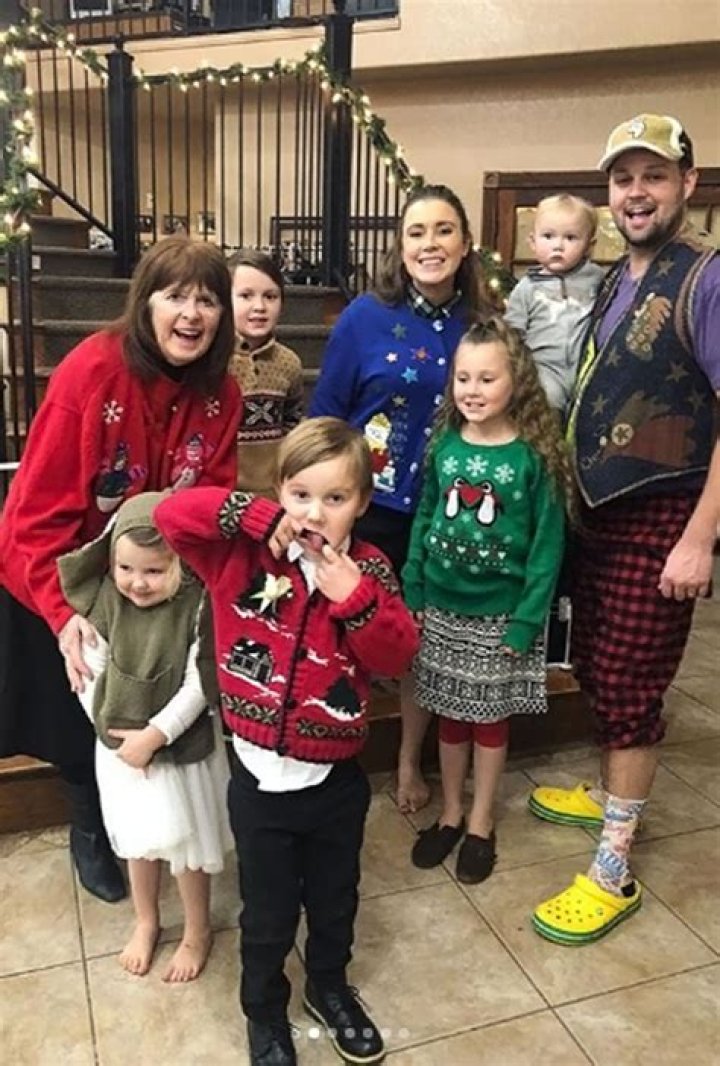 Duggar ugly sweater party: Why wasn’t Jana Duggar included in the fun and everything else you need to know