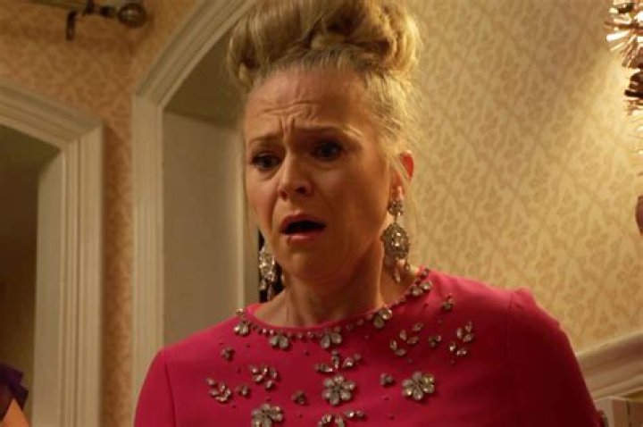 EastEnders fans spot blunder in Christmas murder saying ‘how is the pub open?’