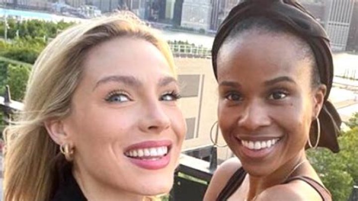 Elizabeth Corrigan celebrates leaving NYC with Bachelor Nation stars  