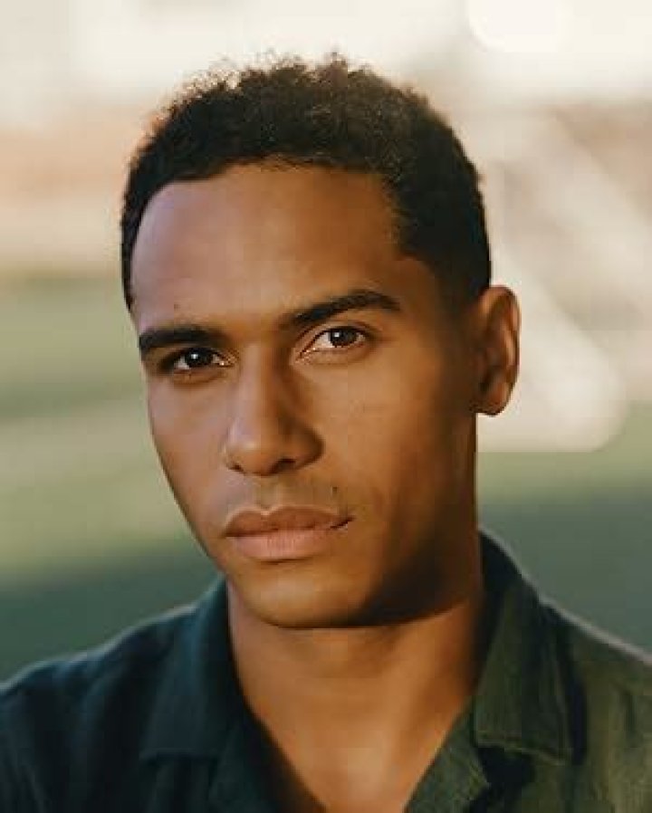 
Elliot Knight