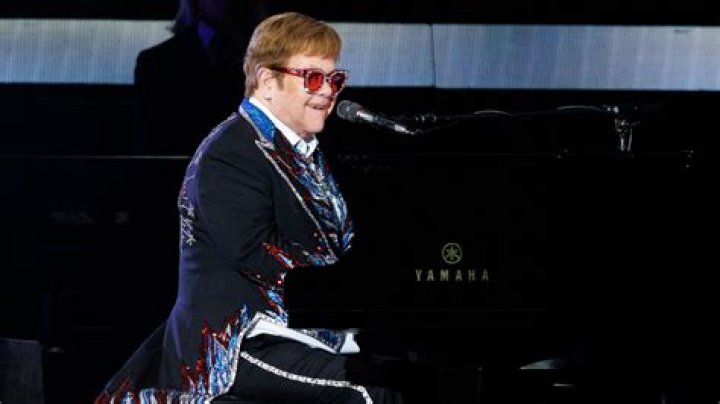 Elton John’s EGOT Triumph- Behind the Glam, Surgery Secrets, and Stadium Sparkle!