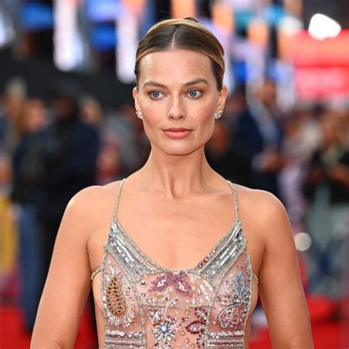 Emily Ratajkowski stuns in a backless silver shirt and bangs