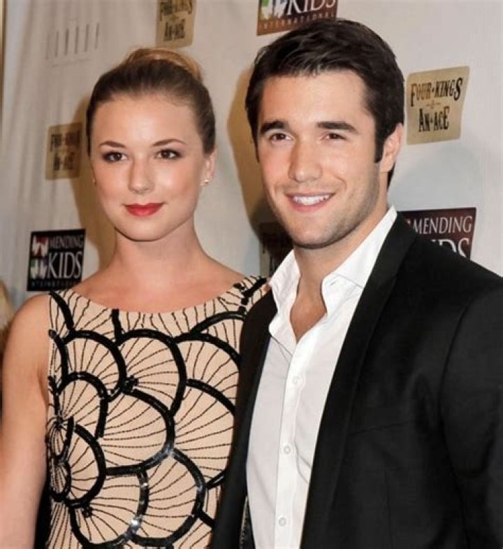Emily Vancamp Age, Height, Husband, Net Worth 2023, Ig