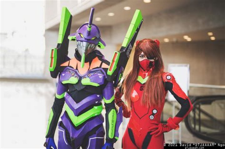 Evangelion Cosplay Perfectly Brings Eva Unit-01 To Life
