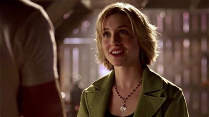 Ex Smallville Actress Allison Mack Arrested For Sex Trafficking