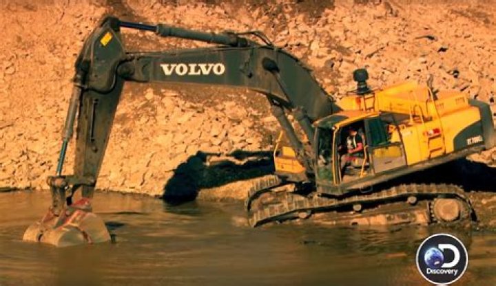 Exclusive clip: ‘Daydreaming’ Brennan busts Parker Schnabel’s excavator on Gold Rush
