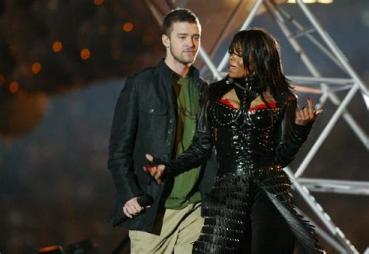 Fans Defend Janet Jackson After Justin Timberlake’s Former Manager Demands She Forgive the Singer for 2004 Super Bowl ‘Wardrobe Blunder’