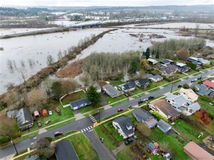 Flood waters receding, but damage is done in LeClaire