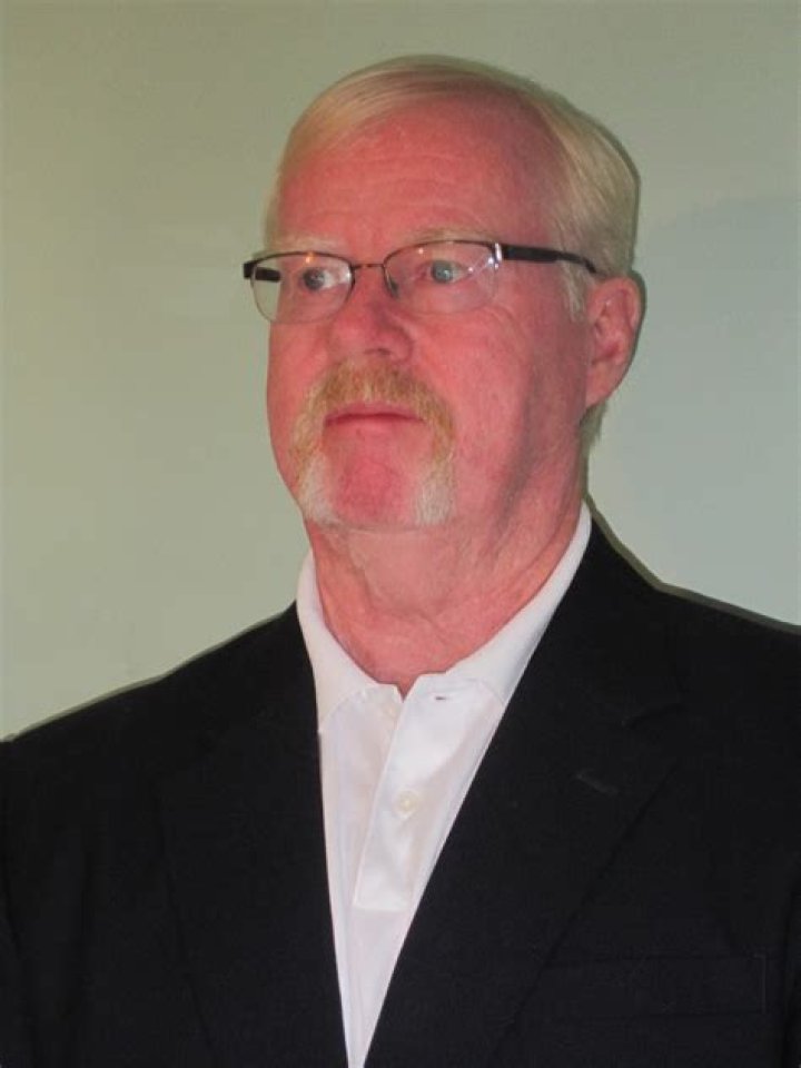 Former Bettendorf city attorney running for council