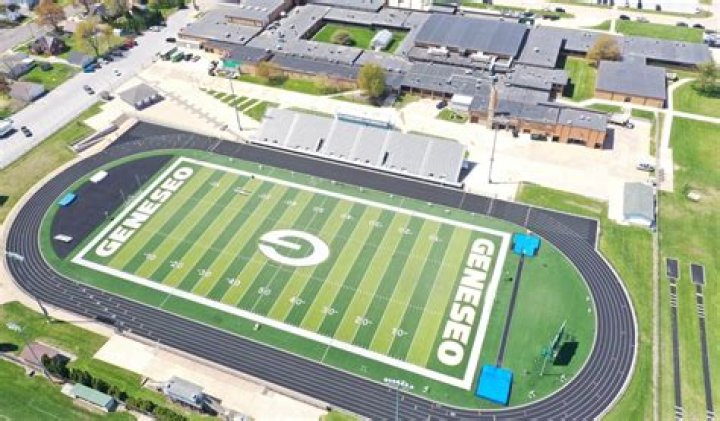 Geneseo Football 5-0 on the season