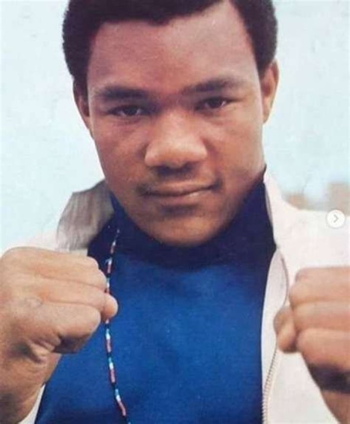 George Foreman Épouse: L’histoire d’amour du champion de boxe!