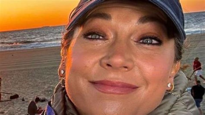 Ginger Zee’s makeup hack sparks concern and criticism among fans and professionals: ‘So bad for your skin’
