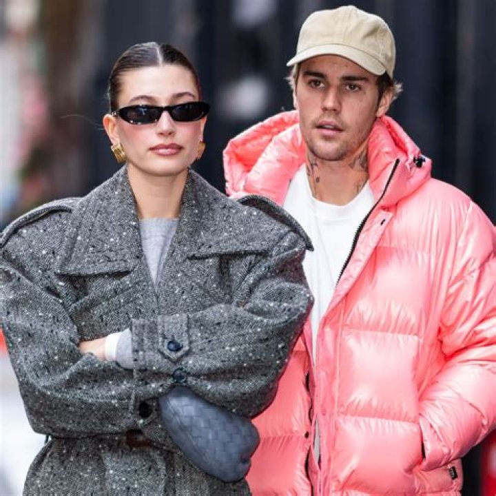 Hailey and Justin Bieber Slam Divorce Rumors With Cute Winter Smooch