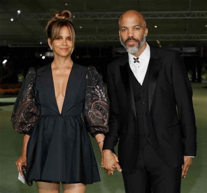 Halle Berry Confirms What We Suspected All Along About Keanu Reeves' On-Set Behavior