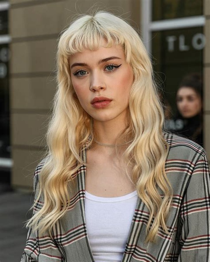 Halsey's New French Bob Haircut & Micro Bangs Look Ridiculously Chic