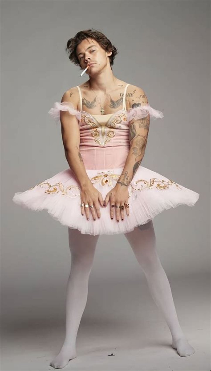 Harry Styles sends fans wild as he slips into a pink tutu and tights while hosting Saturday Night Live – The Sun