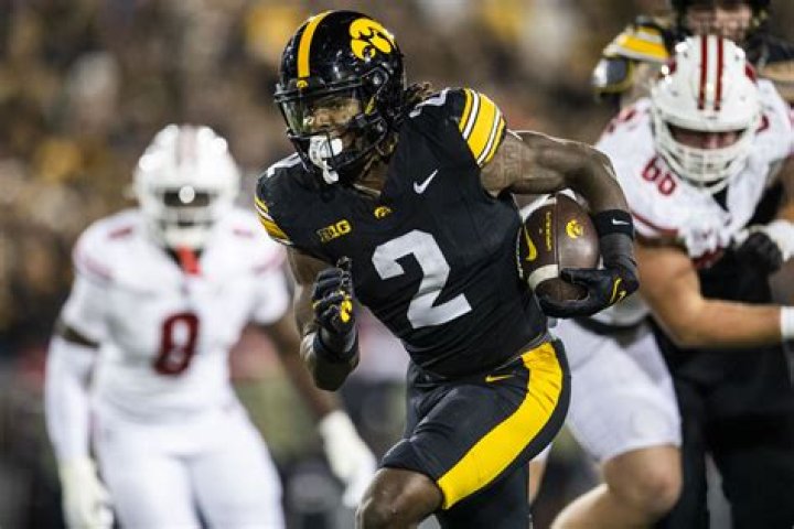 Hawkeyes embrace similar qualities to Badgers ahead of Heartland matchup