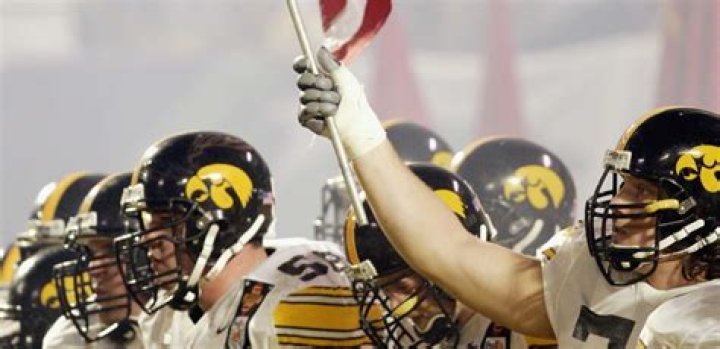 Hawkeyes’ Robert Gallery elected to College Football Hall of Fame