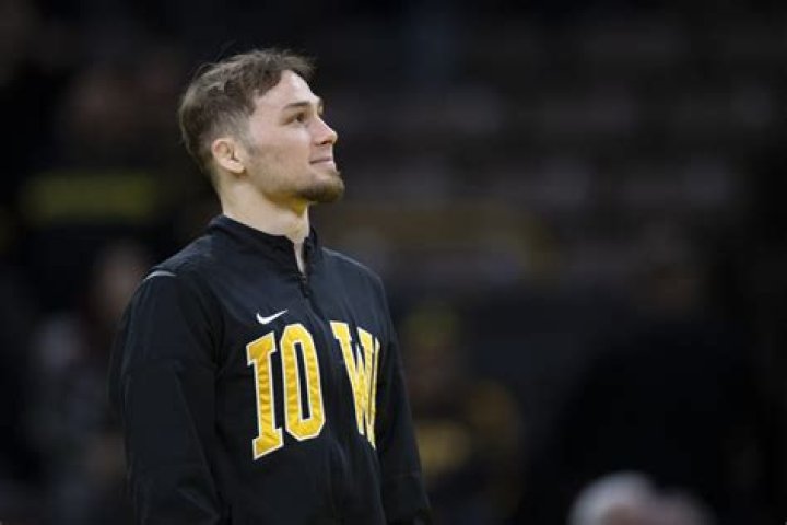 Hawkeyes’ Spencer Lee named finalist for Dan Hodge Trophy