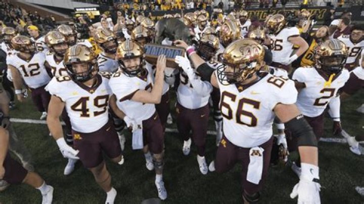 Hawkeyes try to extend Floyd of Rosedale streak to 6 at Minnesota