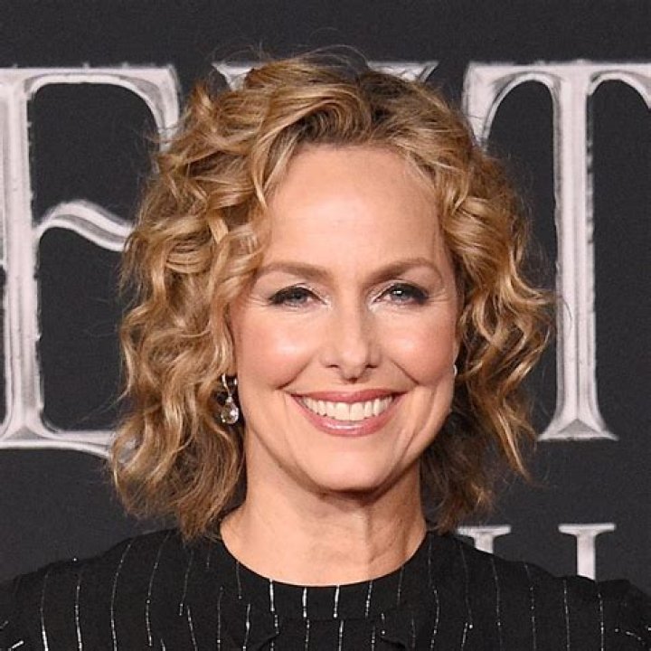Heatless Curls For Short Hair: 4 Easy Techniques