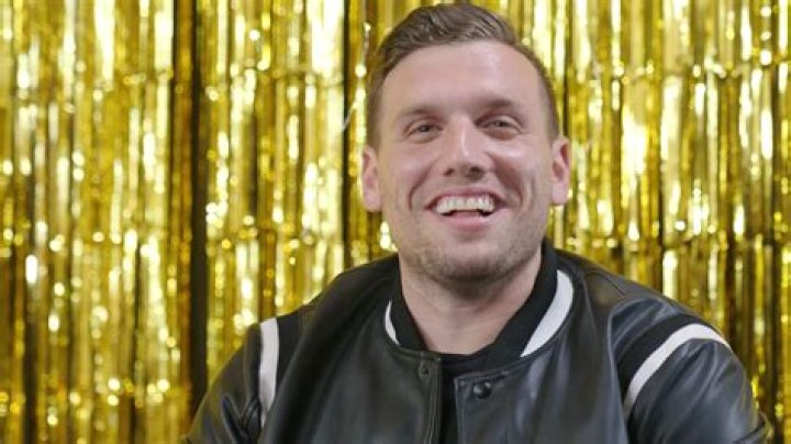 His Wife, Dad, Height, Net Worth, Education