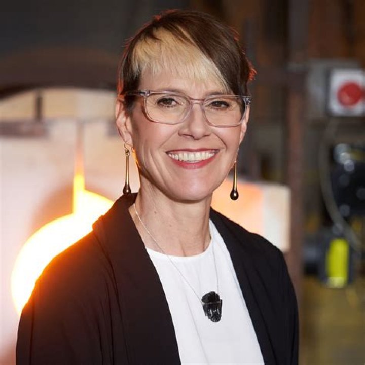 How Tall Is Katherine Gray From Blown Away? Judge And Glass Master Partner & Married Life Details